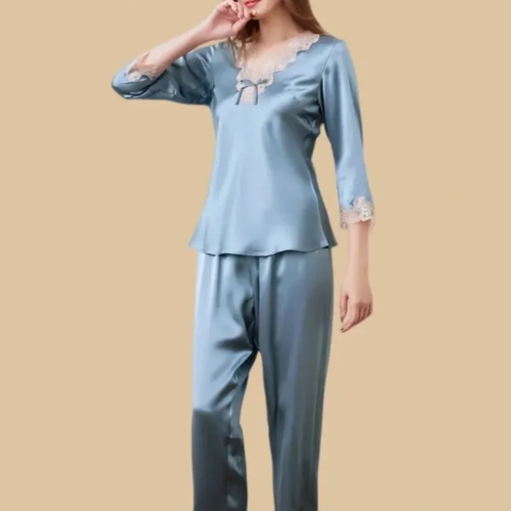 100% Mulberry Silk 19Momme Lace Bow V-Neck Three-quarters Sleeve Women&